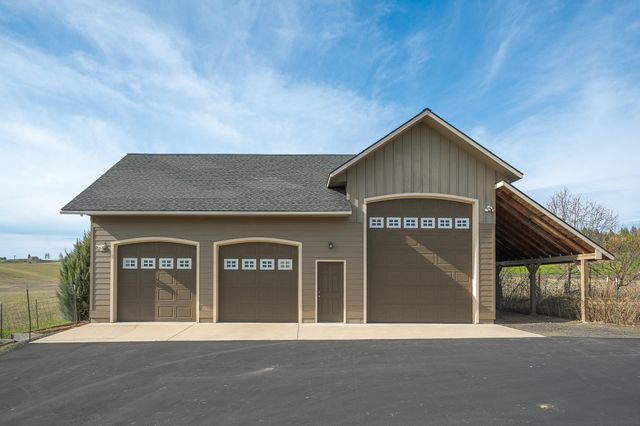 10311 E Peone Landing Ln, Mead, WA 99021