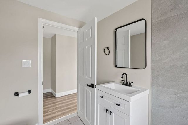 946 North Main St 2SW, Brockton, MA 02301