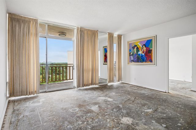 6211 W Northwest Highway 900, Dallas, TX 75225
