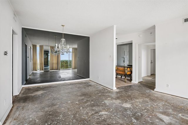 6211 W Northwest Highway 900, Dallas, TX 75225