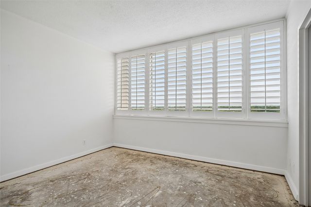 6211 W Northwest Highway 900, Dallas, TX 75225