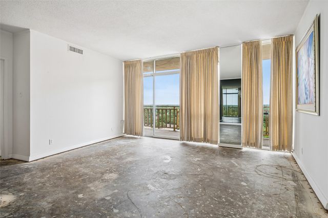 6211 W Northwest Highway 900, Dallas, TX 75225