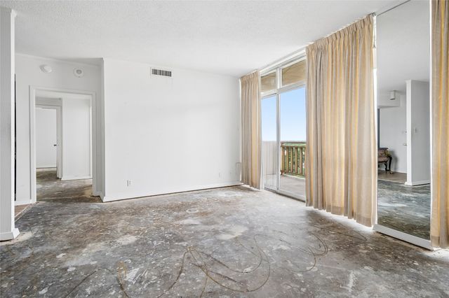 6211 W Northwest Highway 900, Dallas, TX 75225