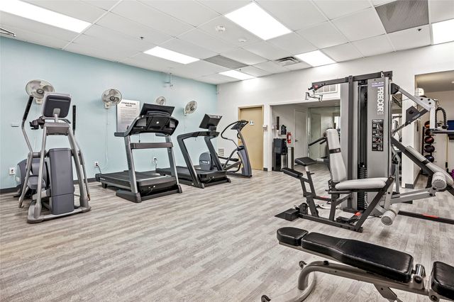 6211 W Northwest Highway 900, Dallas, TX 75225