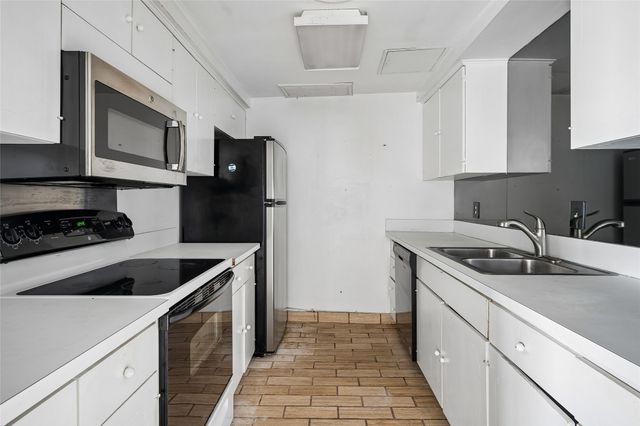 6211 W Northwest Highway 900, Dallas, TX 75225
