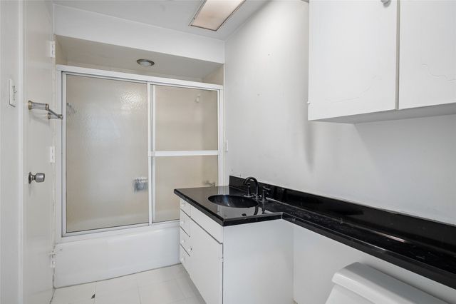 6211 W Northwest Highway 900, Dallas, TX 75225