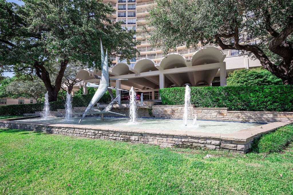 6211 W Northwest Highway 900, Dallas, TX 75225