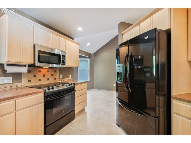 724 OSTRANDER Rd, Kelso, WA 98626