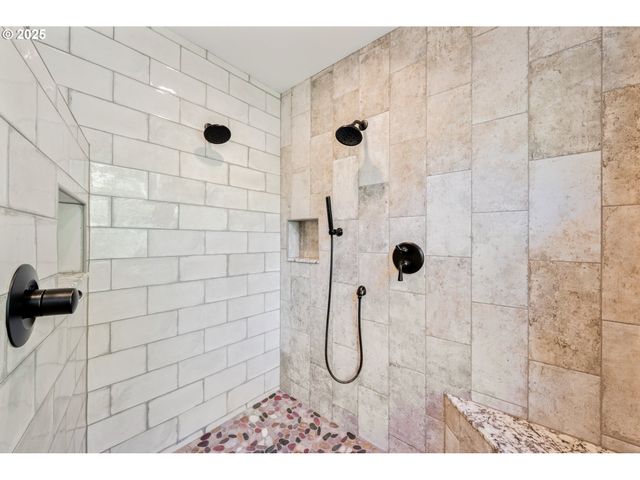 724 OSTRANDER Rd, Kelso, WA 98626