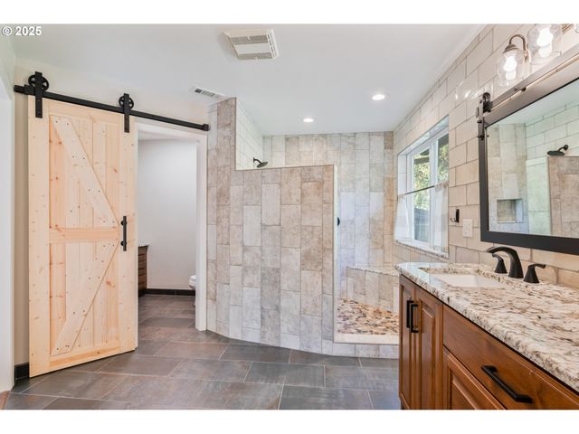 724 OSTRANDER Rd, Kelso, WA 98626