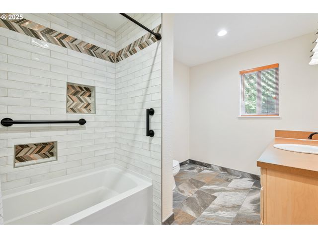 724 OSTRANDER Rd, Kelso, WA 98626