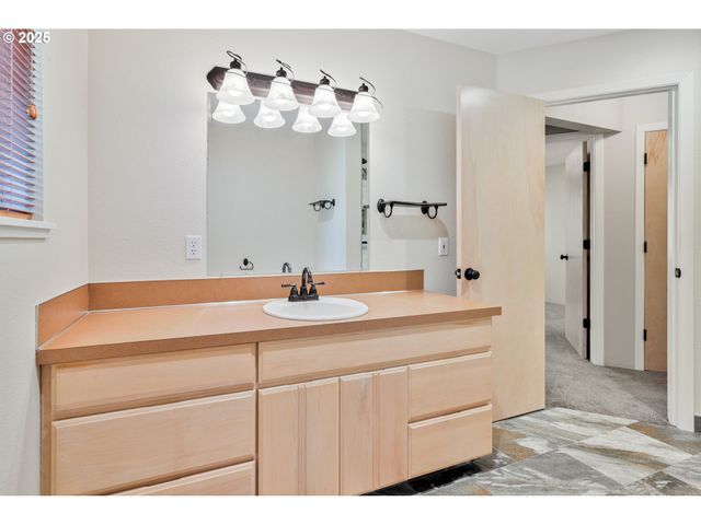 724 OSTRANDER Rd, Kelso, WA 98626