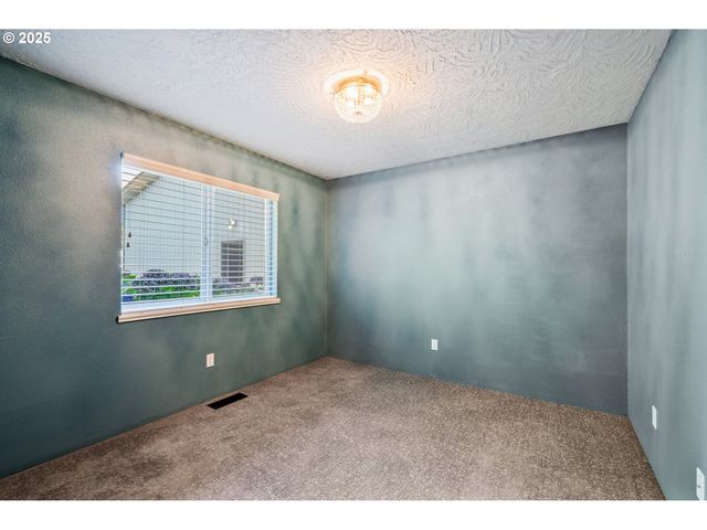 724 OSTRANDER Rd, Kelso, WA 98626