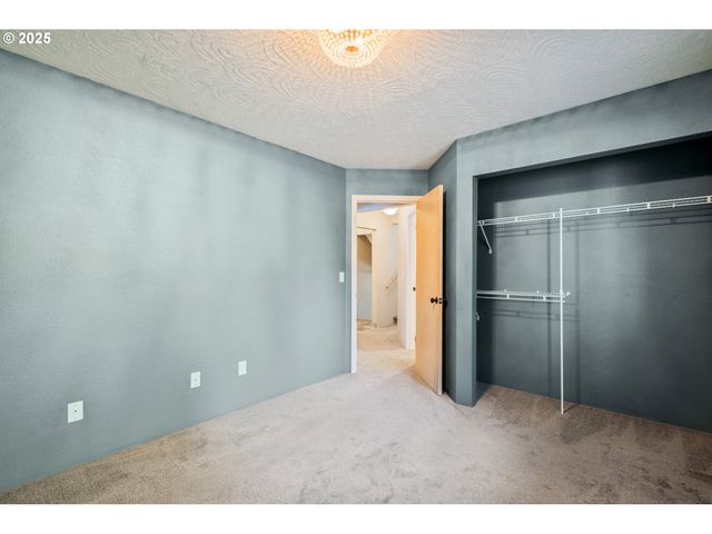 724 OSTRANDER Rd, Kelso, WA 98626