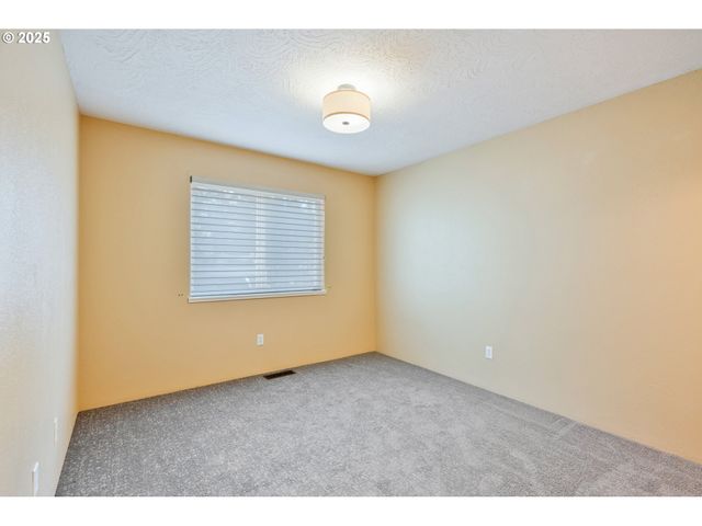 724 OSTRANDER Rd, Kelso, WA 98626