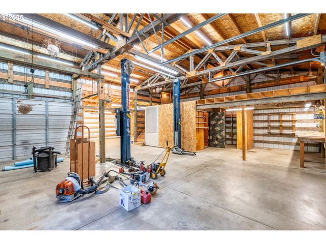 724 OSTRANDER Rd, Kelso, WA 98626