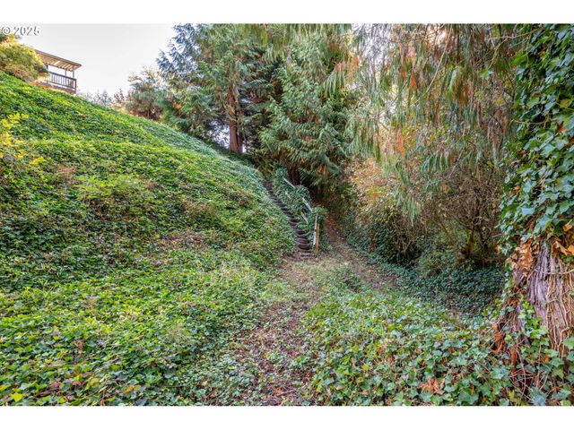 724 OSTRANDER Rd, Kelso, WA 98626