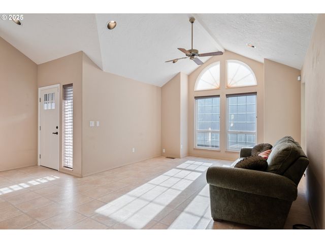 724 OSTRANDER Rd, Kelso, WA 98626