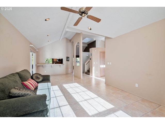 724 OSTRANDER Rd, Kelso, WA 98626