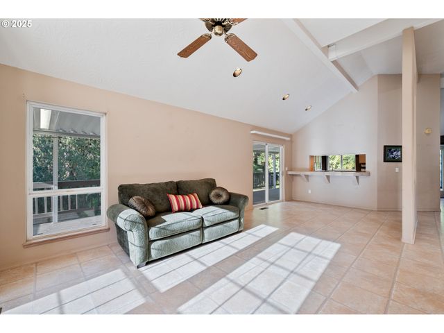 724 OSTRANDER Rd, Kelso, WA 98626