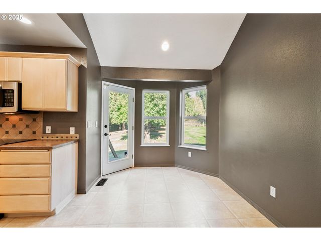 724 OSTRANDER Rd, Kelso, WA 98626