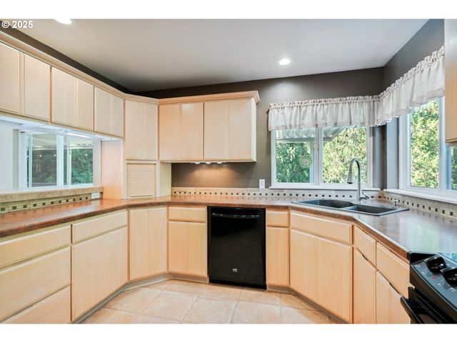 724 OSTRANDER Rd, Kelso, WA 98626