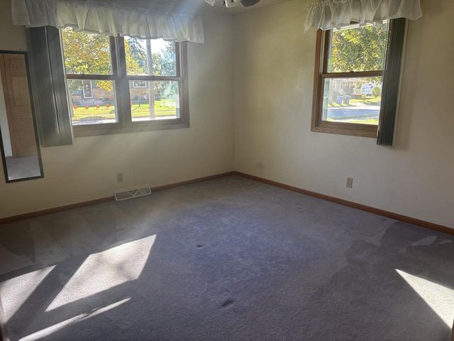 135 N MEADOW STREET, Oshkosh, WI 54902