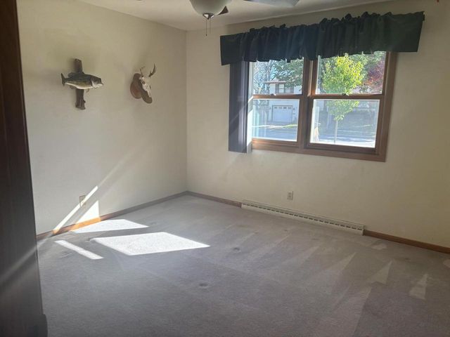 135 N MEADOW STREET, Oshkosh, WI 54902