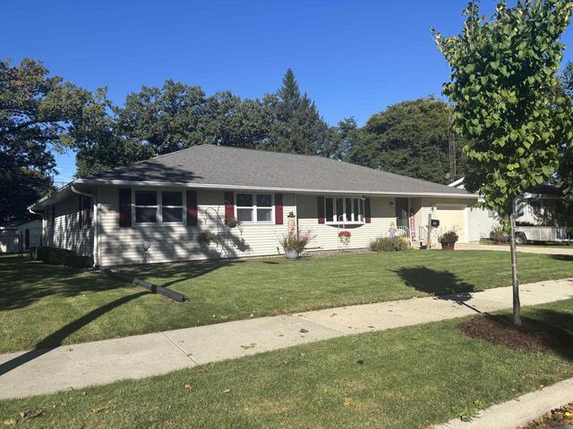 135 N MEADOW STREET, Oshkosh, WI 54902