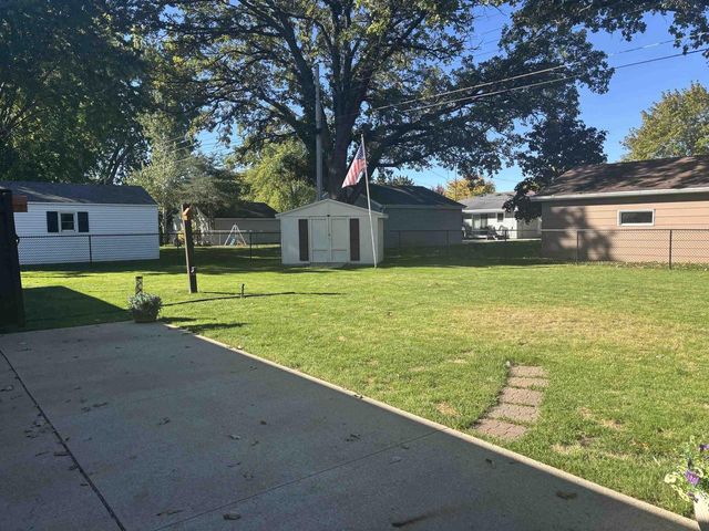 135 N MEADOW STREET, Oshkosh, WI 54902