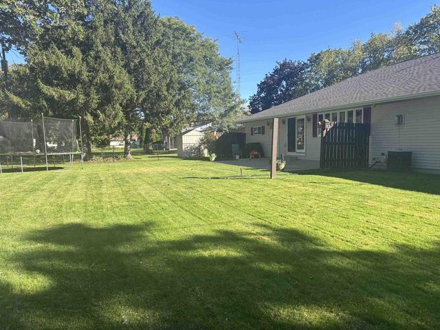 135 N MEADOW STREET, Oshkosh, WI 54902