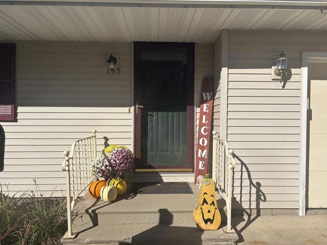 135 N MEADOW STREET, Oshkosh, WI 54902