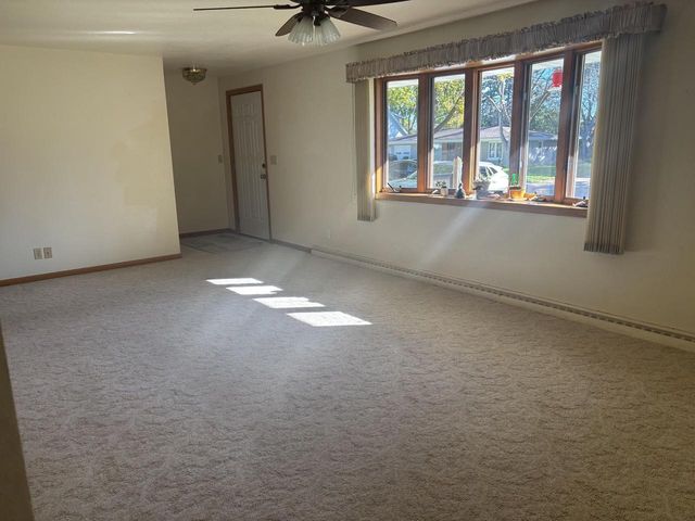135 N MEADOW STREET, Oshkosh, WI 54902