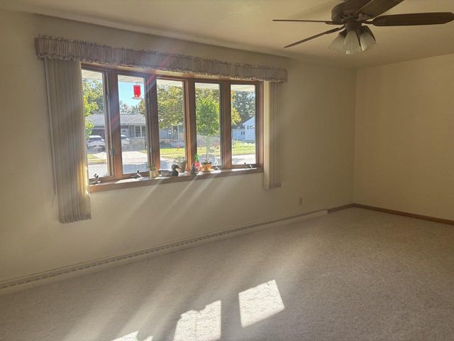 135 N MEADOW STREET, Oshkosh, WI 54902