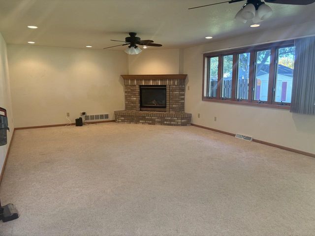 135 N MEADOW STREET, Oshkosh, WI 54902