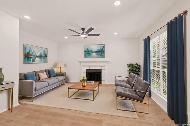 333 SUNROSE LN, Cibolo, TX 78108