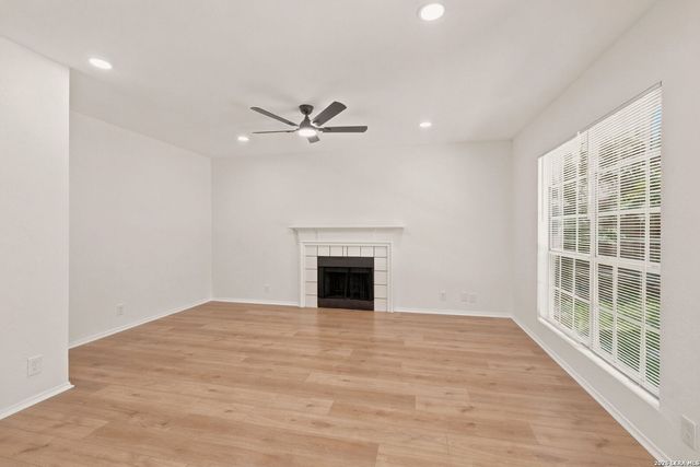 333 SUNROSE LN, Cibolo, TX 78108