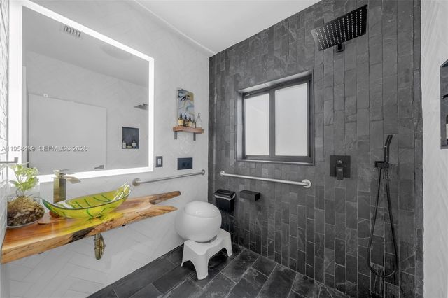 5981 NE 6th Ave, Miami, FL 33137