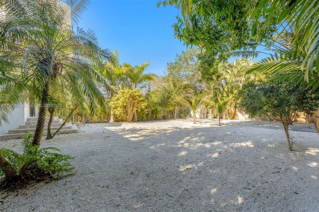 5981 NE 6th Ave, Miami, FL 33137