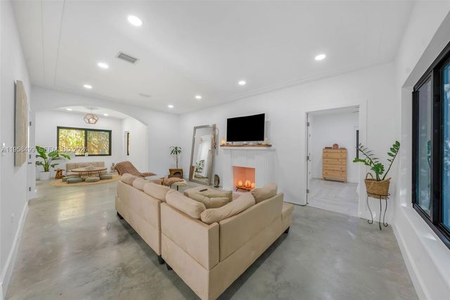 5981 NE 6th Ave, Miami, FL 33137