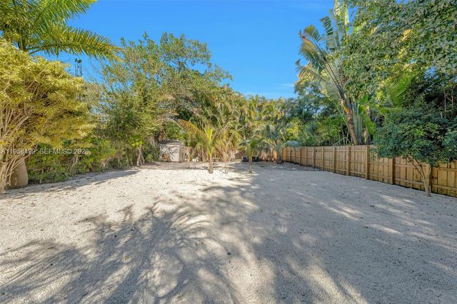 5981 NE 6th Ave, Miami, FL 33137