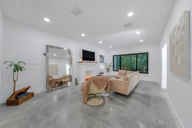 5981 NE 6th Ave, Miami, FL 33137