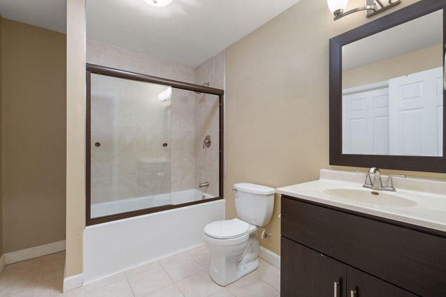 10057 New Devon Street, Munster, IN 46321