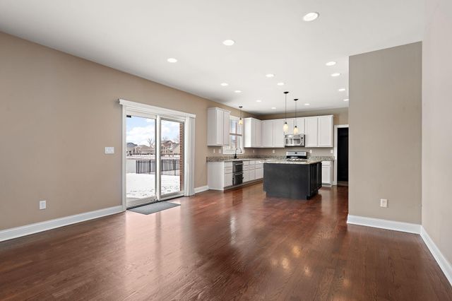 10057 New Devon Street, Munster, IN 46321