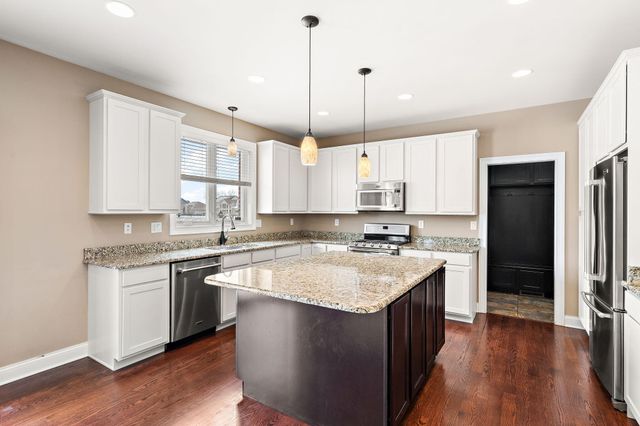 10057 New Devon Street, Munster, IN 46321