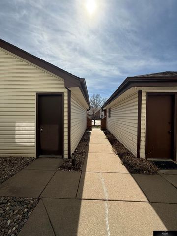 2904 Londonshire Court, Lincoln, NE 68516