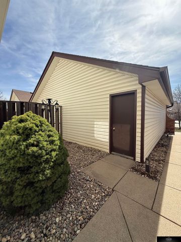 2904 Londonshire Court, Lincoln, NE 68516