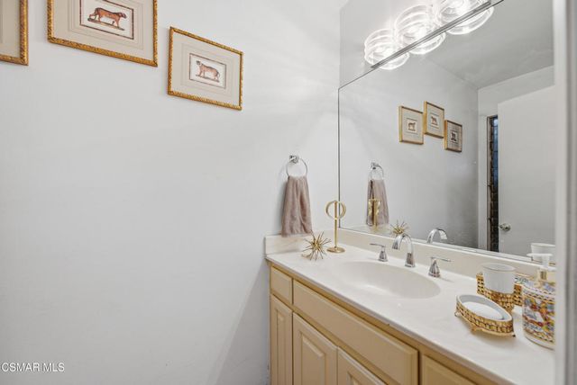 6727 Shoup Avenue, West Hills, CA 91307