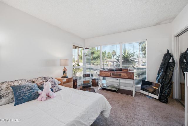 6727 Shoup Avenue, West Hills, CA 91307