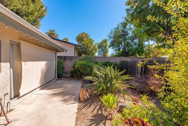 6727 Shoup Avenue, West Hills, CA 91307
